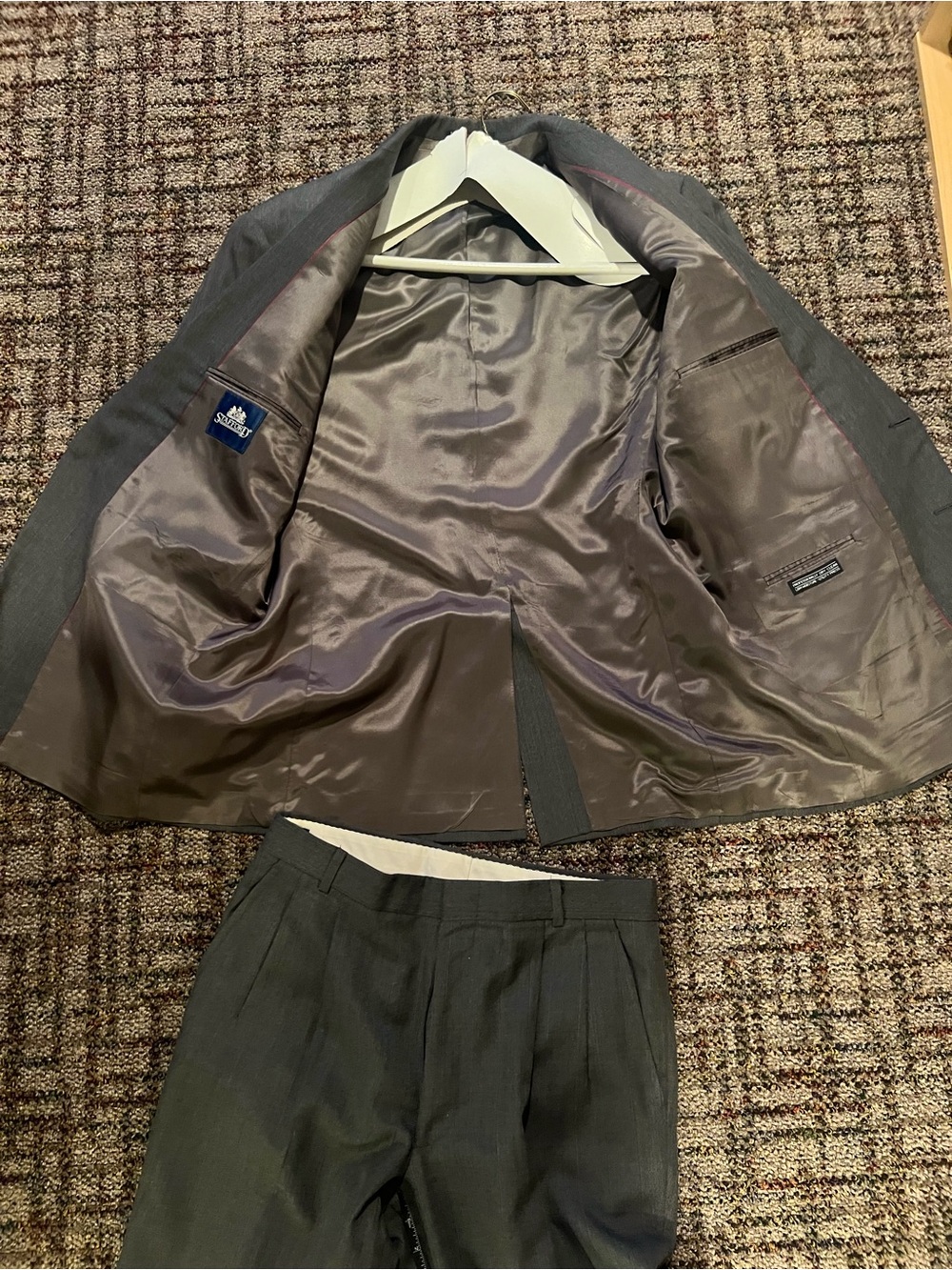 Men's Gray Two-Piece Suit Jacket & Pants